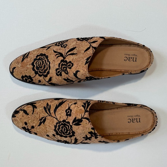 Size 40, Nae vegan shoes. Embroidered cork. - Picture 2 of 3